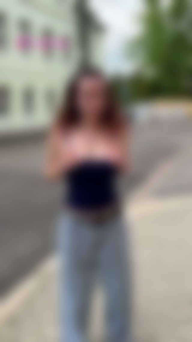 fresh out of the house and flashing for you 🫦... #solo #public #publicflasing #titstok TikTok Porn