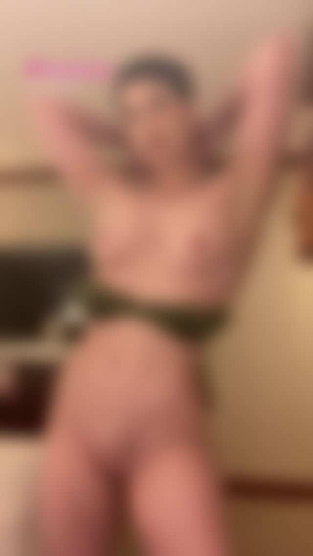 Can I flex for you? 💪🏼 #fitgirl #musclegirls #muscle #fitness #androgynous #tomboy TikTok Porn