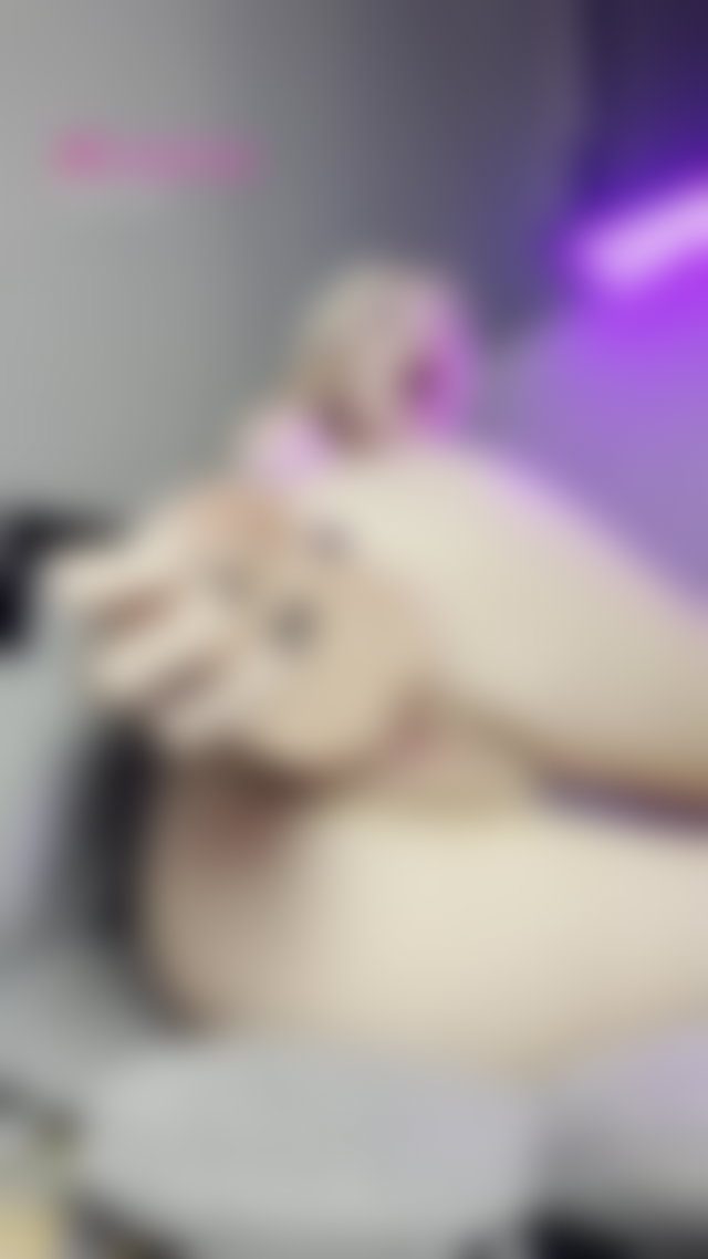 Blonde babe screams loud with toy deep inside TikTok Porn