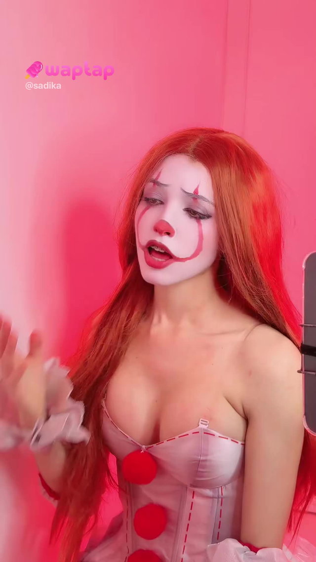 Pennywise clowngirl 🤡 - Elowen_art #mask #cosplayer TikTok Porn