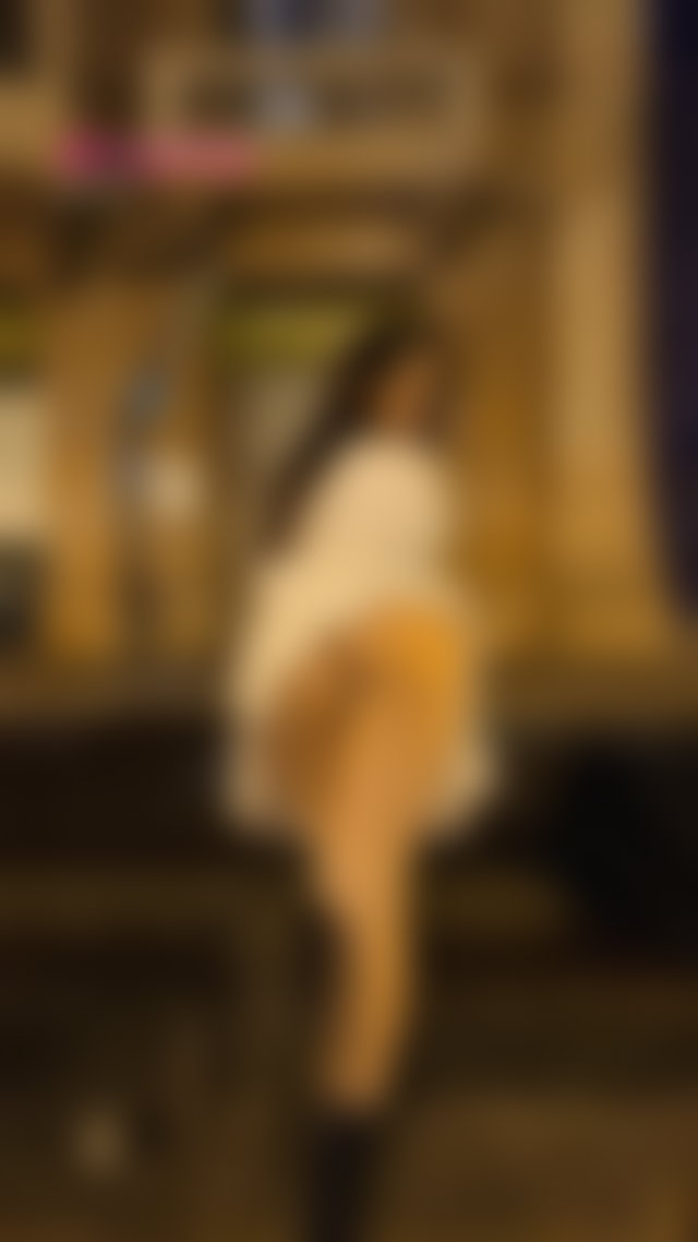 Girl bending over flashing #ass #public TikTok Porn