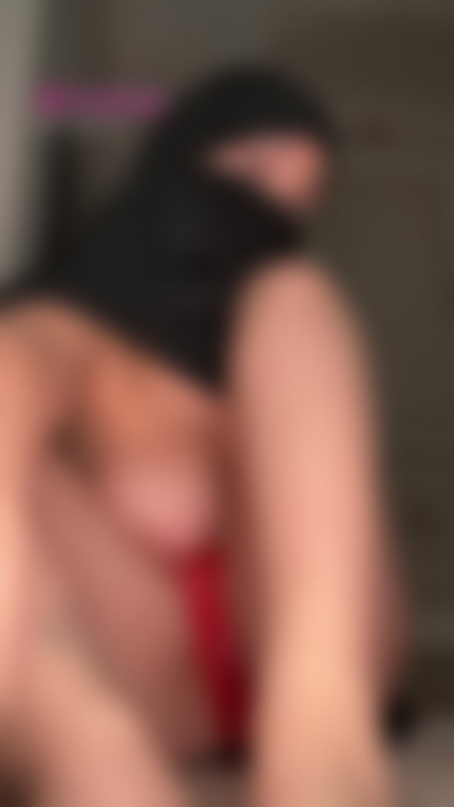 Hijab beauty playing with her feet and rubbing lotion on her sole. Onlyfans #hijab #naturaltits #perfectbody #feet #onlyfans TikTok Porn