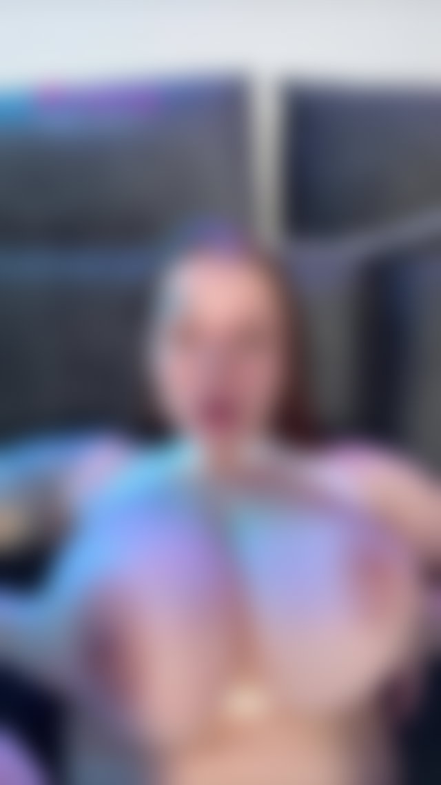 Bet you can’t decide what’s moving faster—me or your heartbeat 💋 #boobies  #bigtits TikTok Porn