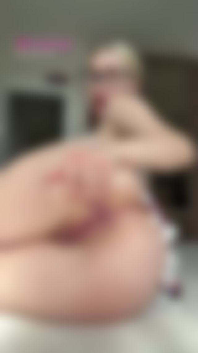 Big ass spread wide as she fingers herself slow TikTok Porn