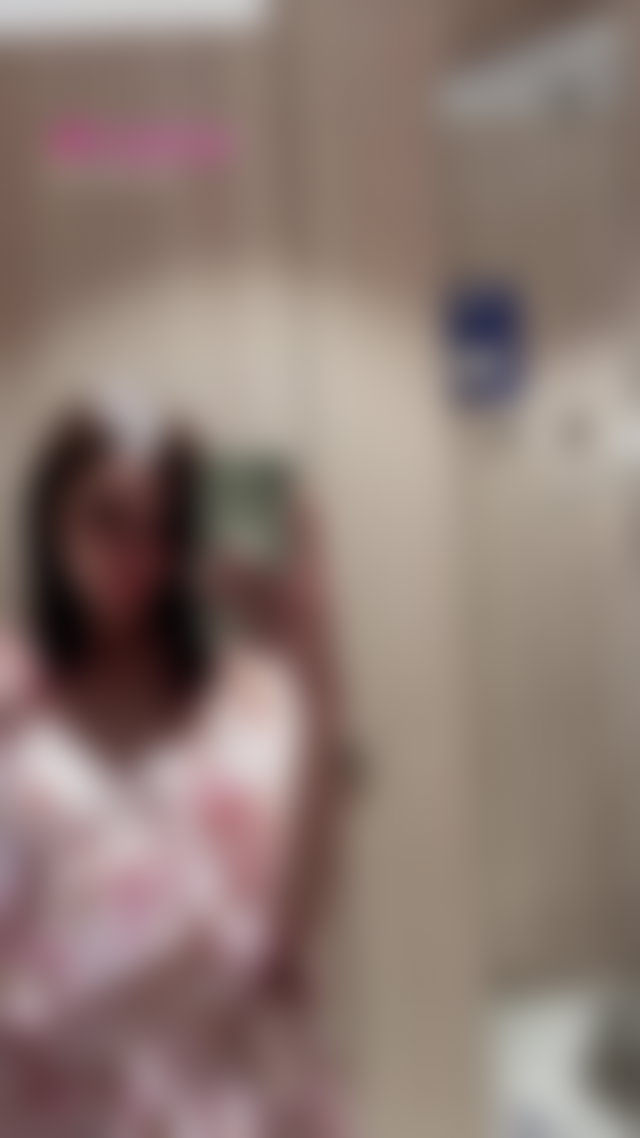 pulled my dress down to see if anyone was watching in the #sexygirl #sologirl #hot TikTok Porn