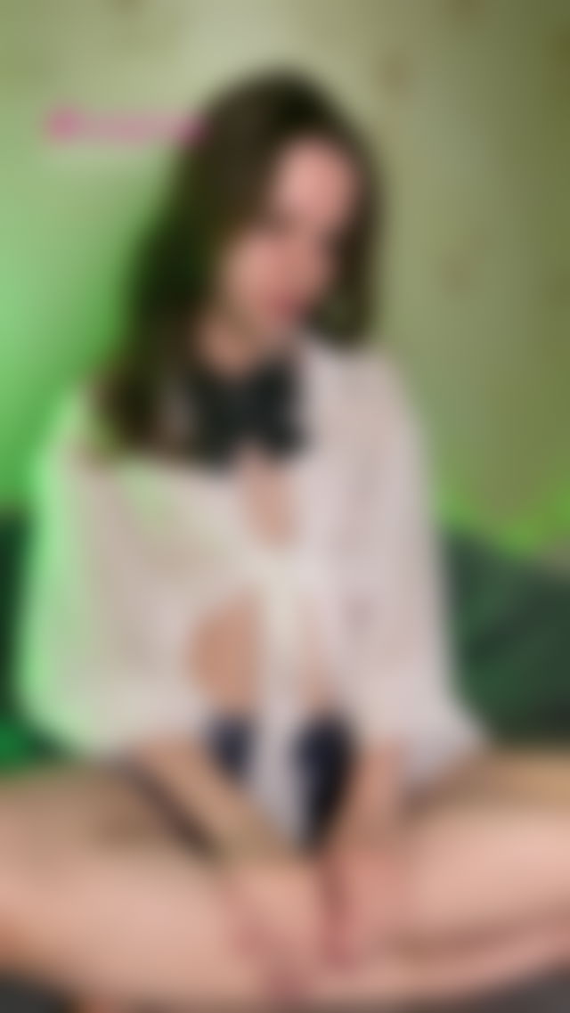 Want to put something else in instead of an butt plug?🤭🥵 #teen #buttplug #cute #schoolgirl #petite TikTok Porn