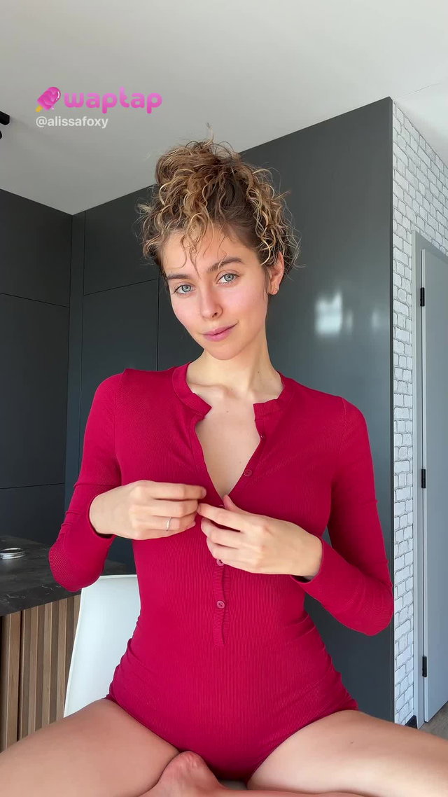 Do you want to see them?😏 #beautiful #boobsbouncing #curlyhair TikTok Porn