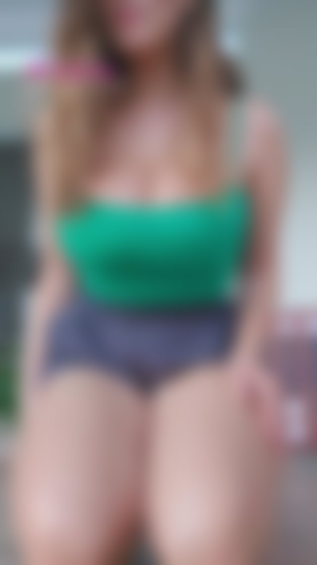 A quick flash of my titties before a workout 🥰🥵 TikTok Porn