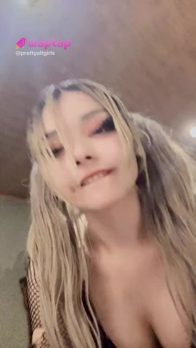 Hot babe 🔥🔥🔥 #twerking #altgirls #prettyaltgirls #firsteyee TikTok Porn