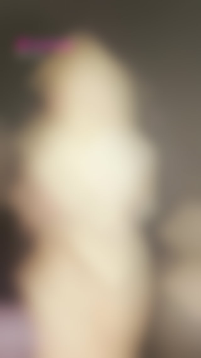 Blonde tattoo girl teasing her body in golden bedroom light #tiktokporn TikTok Porn