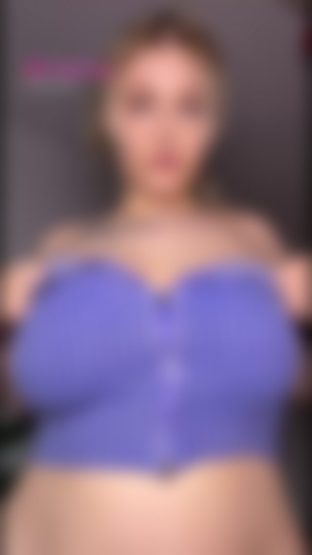opened up my sweater to let them pop out nicely 🔥 #solo #bigtits #bigboobs #chubby #bouncingtits TikTok Porn
