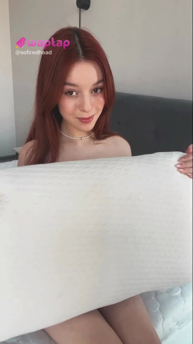 Can you help me put this pillow away?😈😘 #tiktok #onoff #redhead TikTok Porn