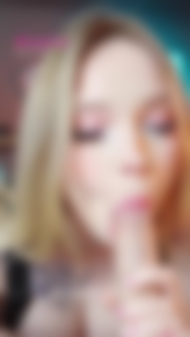 See more exclusive 18+ content rn ❤️ Link in bio #blowjob #eyecontact #blonde #beautiful TikTok Porn